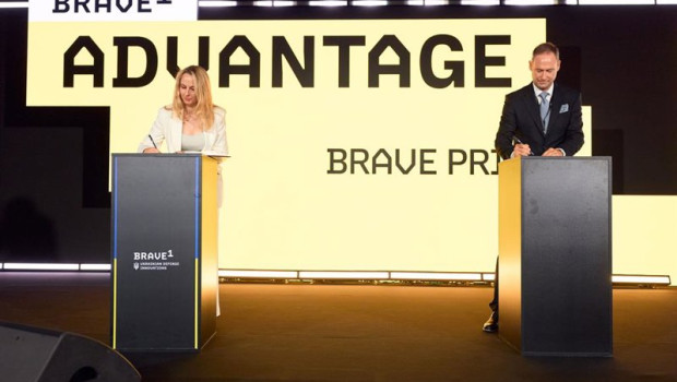 ep iryna zabolotna directora de operaciones de brave1 y jo mueller miembro del comite ejecutivo de