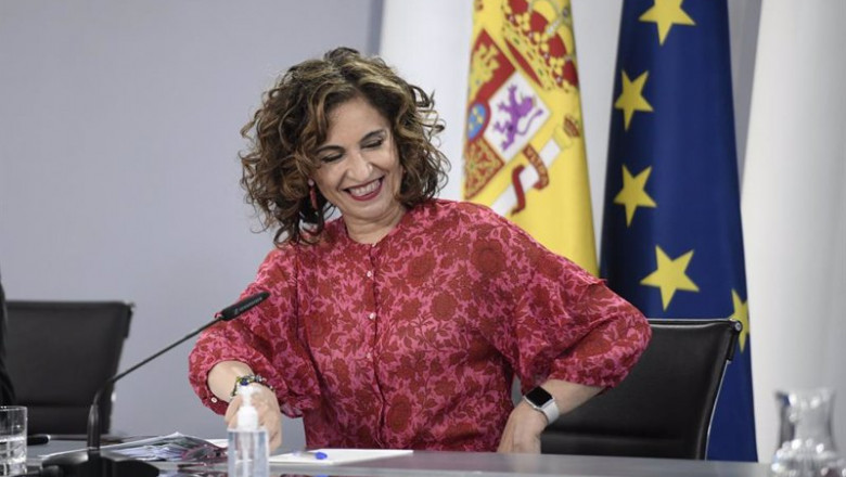 La ministra de Hacienda, María Jesús Montero, sonríe a su llegada a la rueda de prensa posterior al Consejo de Ministro, este martes. | EUROPA PRESS/O.CAÑAS.POOL - Europa Press ep la ministra de hacienda maria jesus montero sonrie a su llegada a la rueda de prensa posterior al