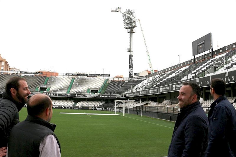 ep los concejales de obras y deportes rafa simo y omar braina visitan el estadio de castalia