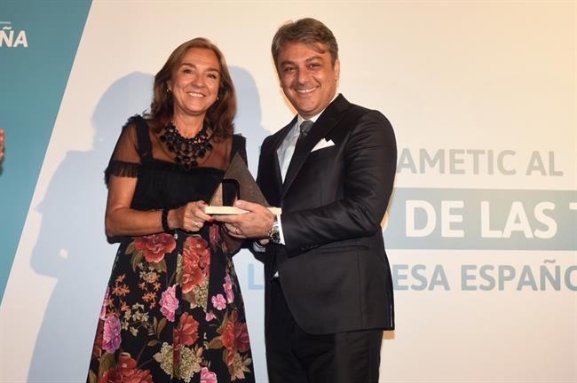 Luca de Meo recoge el Premio al Impulso de las Tic en la Empresa Española 2017 | SEAT ep lucameo recogepremioimpulsolas ticla empresa espanola 2017