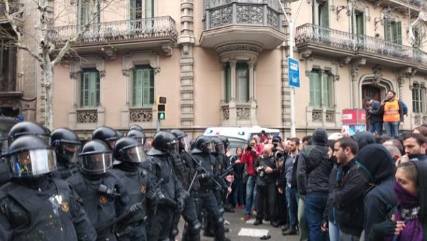 ep mossosmanifestantes cercala delegaciongobiernocatalunya