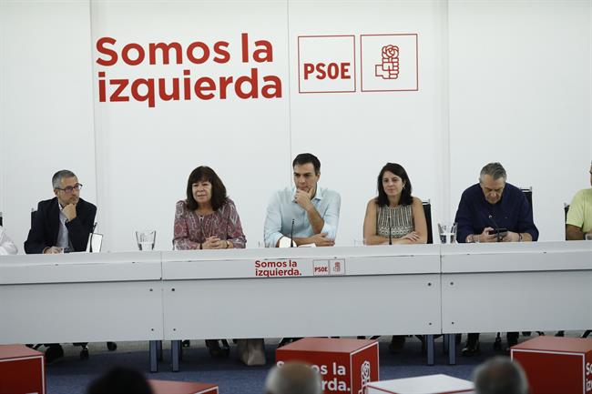 Pedro Sánchez y Cristina Narbona en la sede del PSOE | EUROPA PRESS ep pedro sanchezcristina narbonala sedepsoe