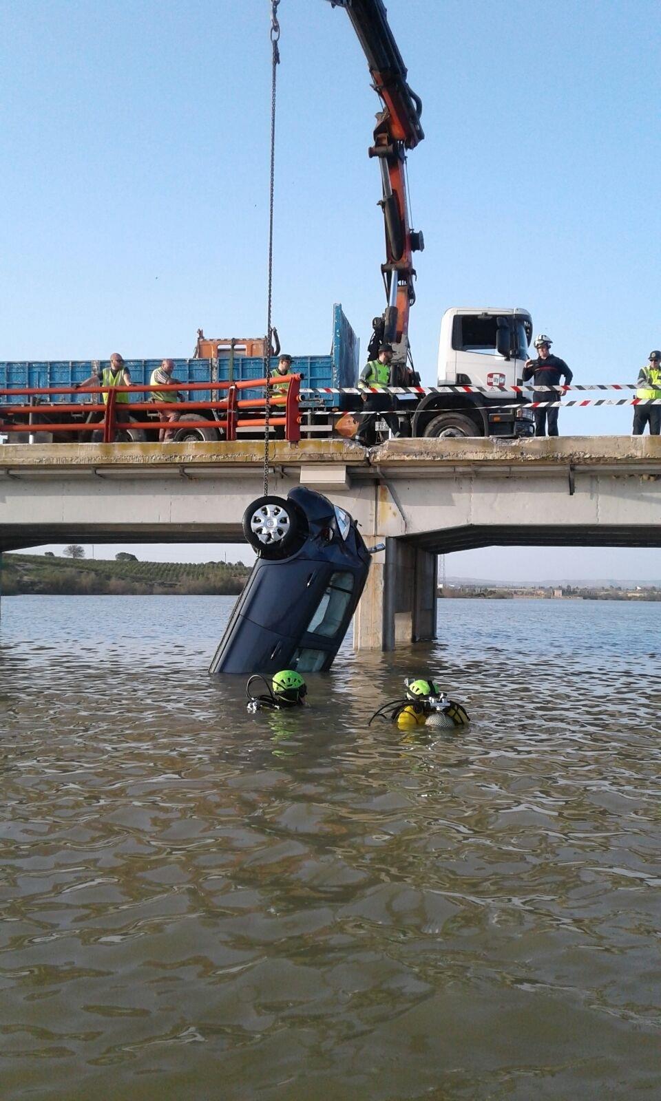 ep recuperadovehiculo accidentadola a-221 en chiprana
