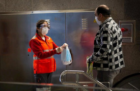 ep reparto de mascarillas en el metro de barcelona