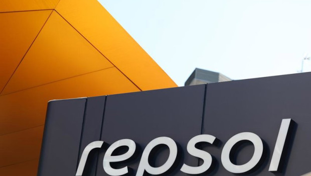 ep una estacion de servicio repsol con la nueva imagen de marca