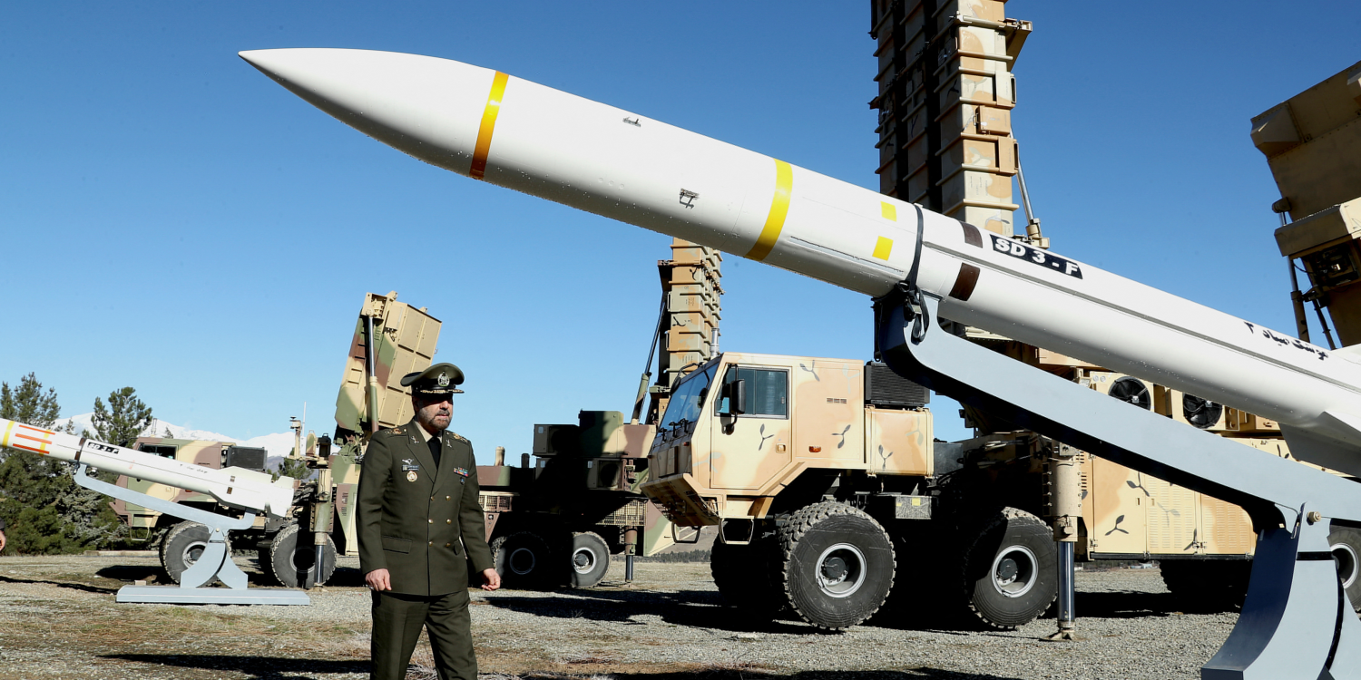 le ministre de la defense iranien pres d un missile lors d une ceremonie a teheran 20241029154714 le ministre de la defense iranien pres d un missile lors d une ceremonie a teheran 20241029154714
