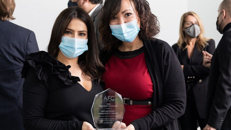 1608513264 imagen de las franquiciadas de d u as reus con el premio