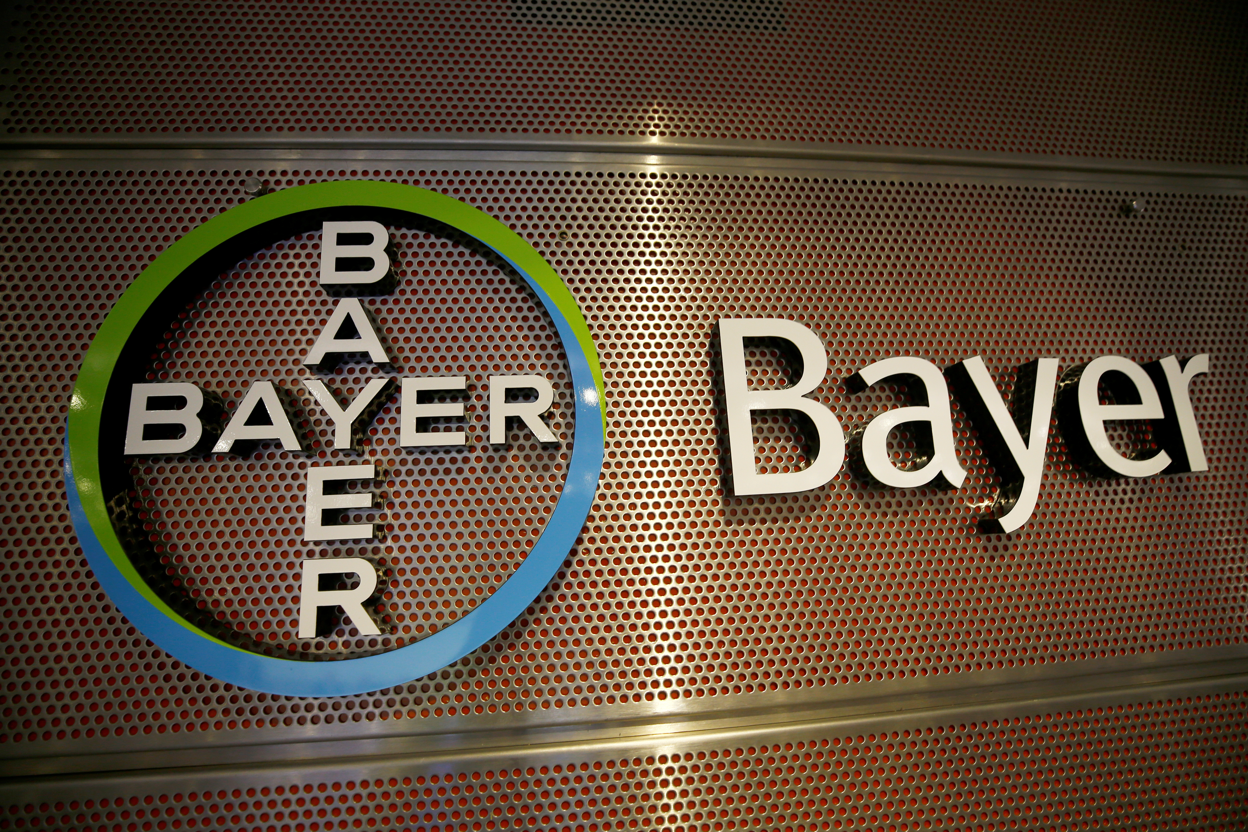 bayer-lance-une-enquete-sur-le-fichier-de-monsanto-en-france