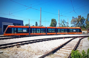 ep alstom entrega los primeros tranvias de atenas fabricados en espana
