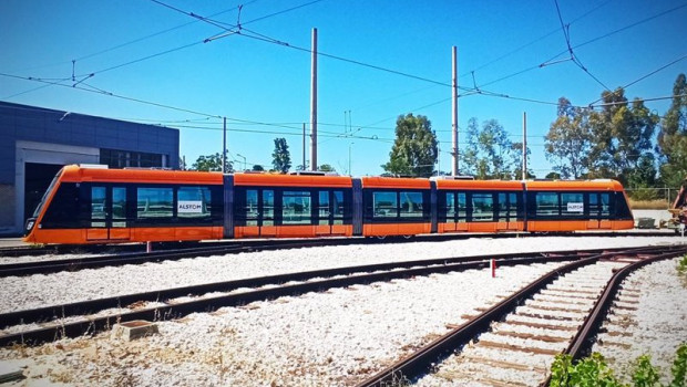 ep alstom entrega los primeros tranvias de atenas fabricados en espana