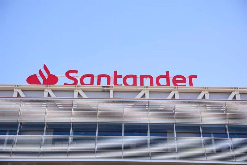 Santander lanza cuatro ofertas simultáneas de recompra de obligaciones en dólares