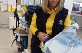 ep archivo   correos renueva las pda de sus carteros
