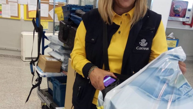 ep archivo   correos renueva las pda de sus carteros