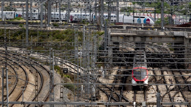 ep archivo dos trenes en las inmediaciones de la estacion de atocha almudena grandes ep archivo dos trenes en las inmediaciones de la estacion de atocha almudena grandes