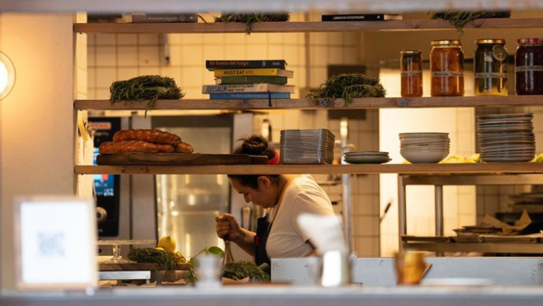 ep archivo   una cocinera en un restaurante