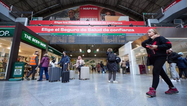 ep archivo   varias personas en la estacion puerta de atocha almudena grandes a 30 de diciembre de