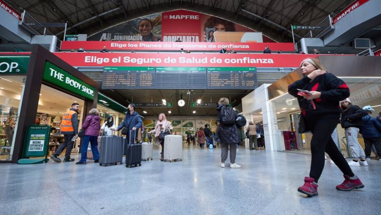 ep archivo varias personas en la estacion puerta de atocha almudena grandes a 30 de diciembre de ep archivo varias personas en la estacion puerta de atocha almudena grandes a 30 de diciembre de