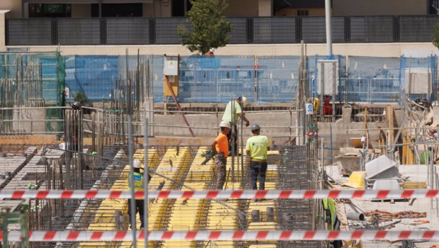 ep archivo   varios obreros durante la construccion de una obra a 10 de mayo de 2023 en madrid