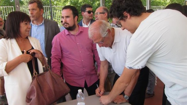 ep borrell firmaautografoun simpatizante 15-9-2018