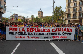 ep cabecera de la manifestacion estudiantil organizada en la plaza de la universidad de barcelona