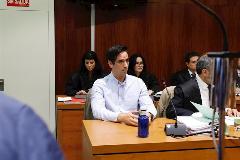 ep el acusado por el crimen de los tirantes rodrigo lanza durante el juicio