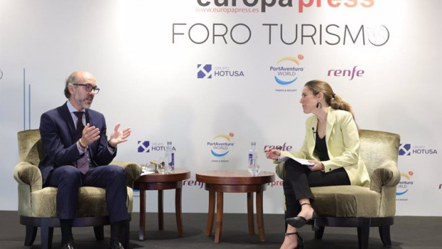 ep el consejero de cultura y turismo de la junta de castilla y leon javier ortega alvarez conversa