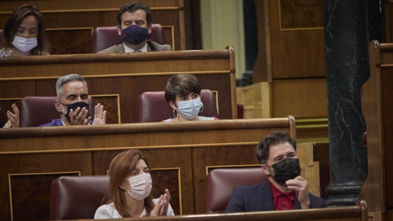 ep el portavoz parlamentario de la erc gabriel rufian 1d y en la segunda fila la diputada de erc ep el portavoz parlamentario de la erc gabriel rufian 1d y en la segunda fila la diputada de erc