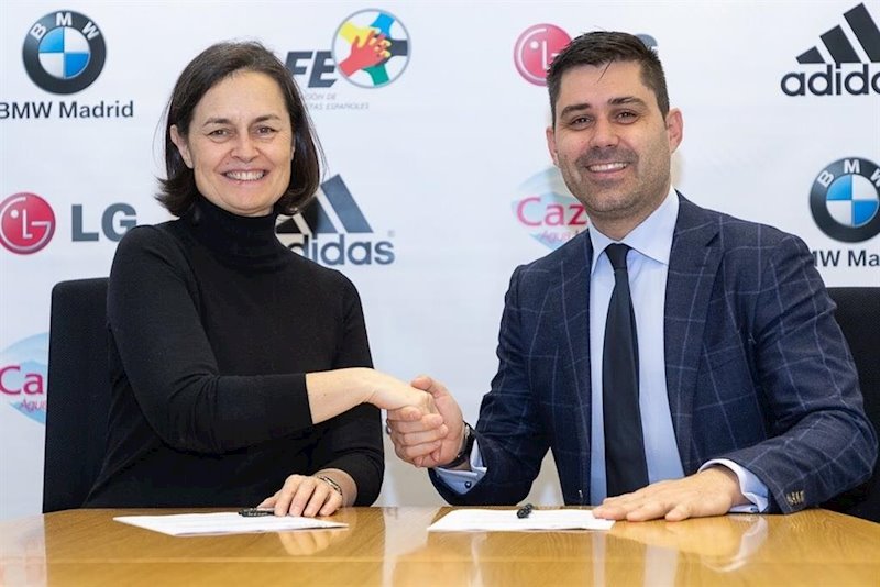 ep el presidente de afe david aganzo junto a la decana del coam belen hermida
