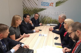 ep el presidente del cabildo de tenerife pedro martin se reune con representantes de jet2 durante la