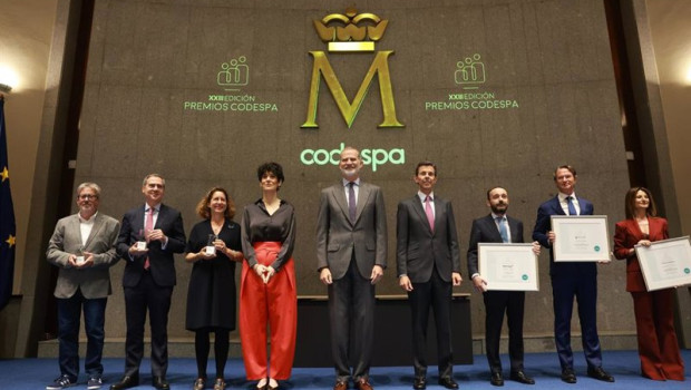 ep el rey junto con los galardonados con los premios codespa