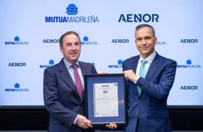 ep el secretario general y del consejo de administracion de mutia madrilena luis bermudez recibe la