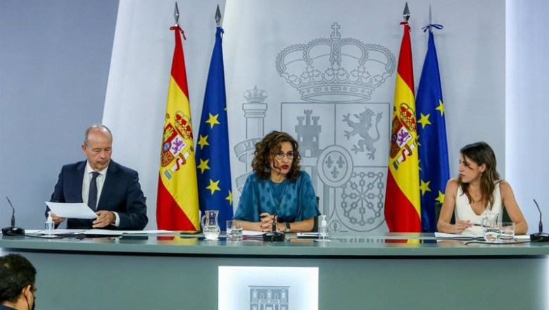 (I-D) El ministro de Justicia, Juan Carlos Campo; la ministra Portavoz, María Jesús Montero; y la ministra de Igualdad, Irene Montero, comparecen tras la reunión del Consejo de Ministros en Moncloa, a 29 de junio de 2021, en Madrid (España). El Gobierno h | EUROPA PRESS/R.Rubio.POOL - Europa Press ep i d el ministro de justicia juan carlos campo la ministra portavoz maria jesus montero y la