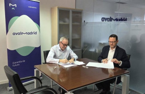 ep imagen de la firma del acuerdo entre avalmadrid y zyntra capital