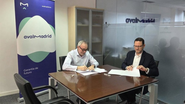 ep imagen de la firma del acuerdo entre avalmadrid y zyntra capital