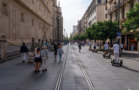ep la avenida de la constitucion se llena de turistas a 13 de octubre de 2023 en sevilla andalucia ep la avenida de la constitucion se llena de turistas a 13 de octubre de 2023 en sevilla andalucia