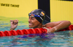 ep la nadadora espanola teresa perales celebra una medalla durante una competicion