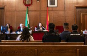 ep los acusados de maltratar y asesinar a su bebe de seis meses sentados en el banquillo de los