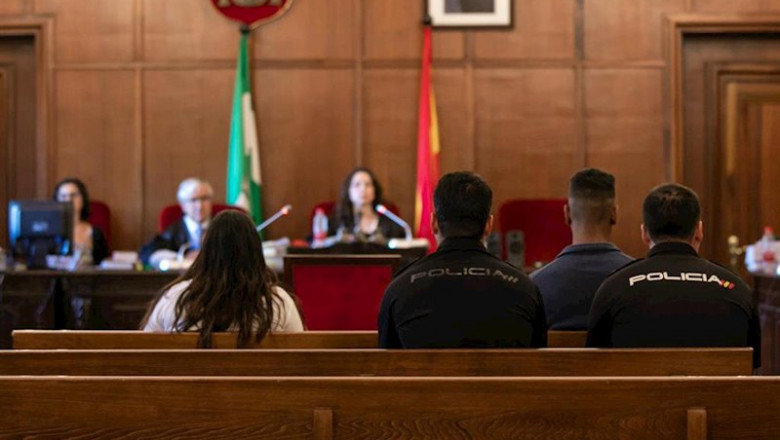 Los acusados de maltratar y asesinar a su bebé de seis meses sentados en el banquillo de los acusados en una imagen de archivo. | Jesús Prieto - Europa Press - Archivo ep los acusados de maltratar y asesinar a su bebe de seis meses sentados en el banquillo de los