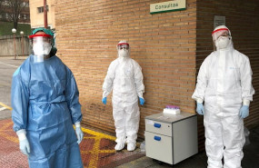 ep los trabajadores que analizan las muestras de covid-19 en la universidad complutense se someten