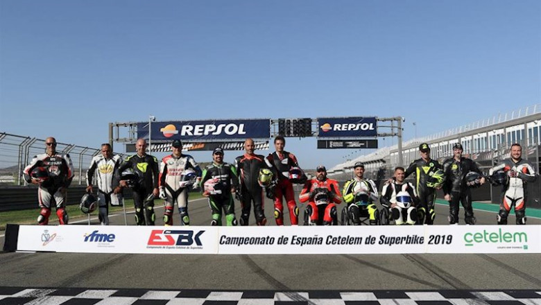 ep participanrtes de la primera handy-esbk con pilotos con discapacidad fisica celebrada en el