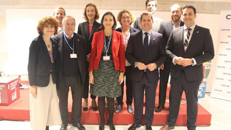Reyes Maroto, ministra de Industria, Comercio y Turismo en funciones y los participantes un acto sobre la sostenibilidad en las pymes | CÁMARA DE COMERCIO - Archivo ep reyes maroto ministra de industria comercio y turismo en funciones y los participantes un acto