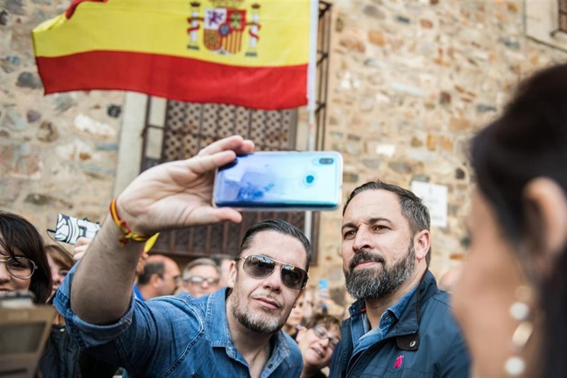 ep santiago abascal participa en un mitin electoral de vox en caceres