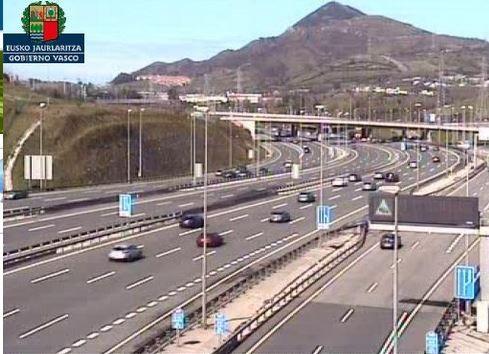 Tráfico en la A-8 | DEPARTAMENTO DE SEGURIDAD - Archivo ep traficola a-8
