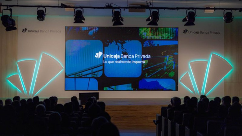 ep unicaja reune a cerca de 300 clientes de banca privada y empresas para analizar los retos de la