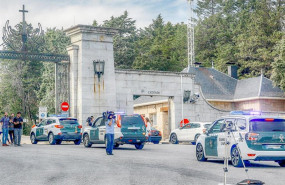 ep vehiculos de la guardia civil entran en el valle de los caidos tras su cierre la basilica se ha