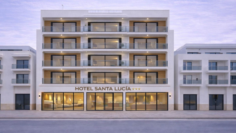 fachada hotel santa luca 