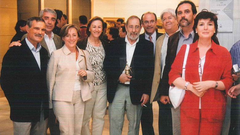 foto archivo alvaro siza recogiendo la distincion de honor de la demarcacion de guadalajara de coacm en 2003 1 