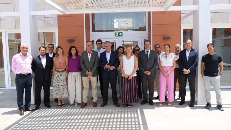 visita del alcalde de sevilla casa ronald mcdonald grupo red 