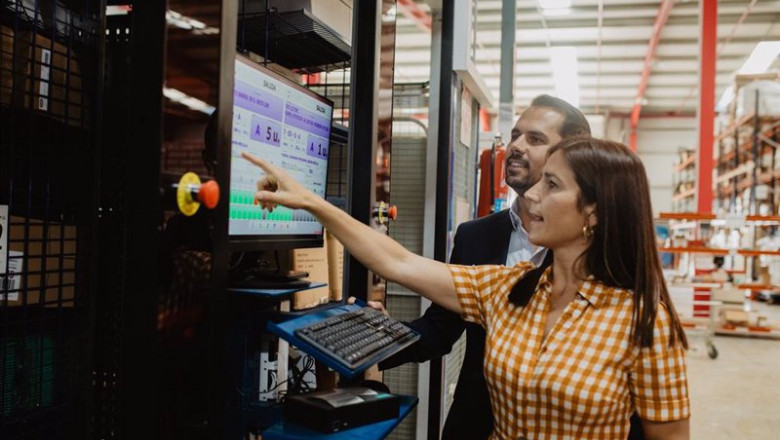 Archivo - El CEO de Vistalegre Solutions, Fran Pérez, y la directora de compra, Lidia Pérez, en sus instalaciones centrales. | VISTALEGRE SOLUTIONS. - Archivo ep archivo el ceo de vistalegre solutions fran perez y la directora de compra lidia perez en sus