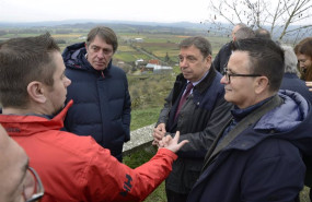 ep archivo   el ministro de agricultura pesca y alimentacion luis planas c y el conselleiro de medio